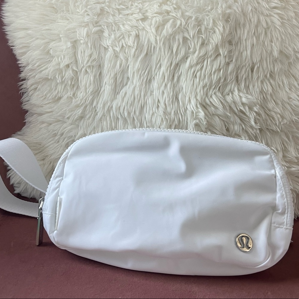 NWT White Belt Bag